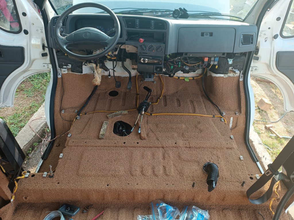 Cabine de Citroën Jumper de 2001 isolée au liège projeté